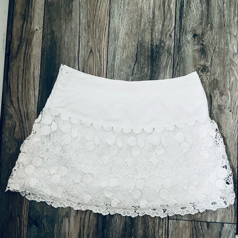 Women’s White Lace Skirt - Picture 2 of 4